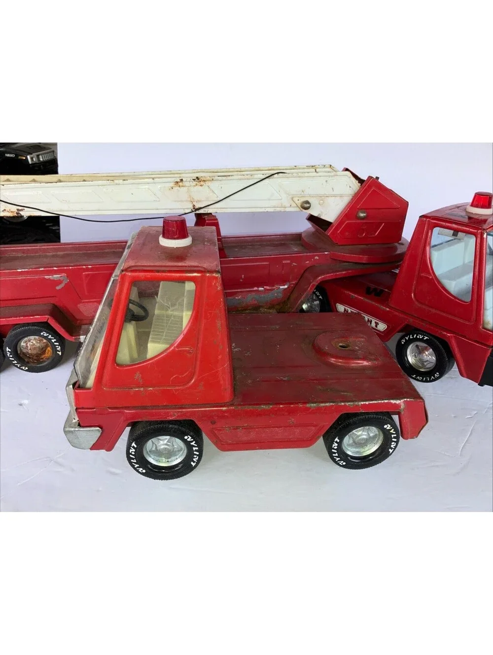 Vintage 1970’s Nyline Aerial Hook-n-ladder Metal Fire truck 30.5 Inch 2 Cabs